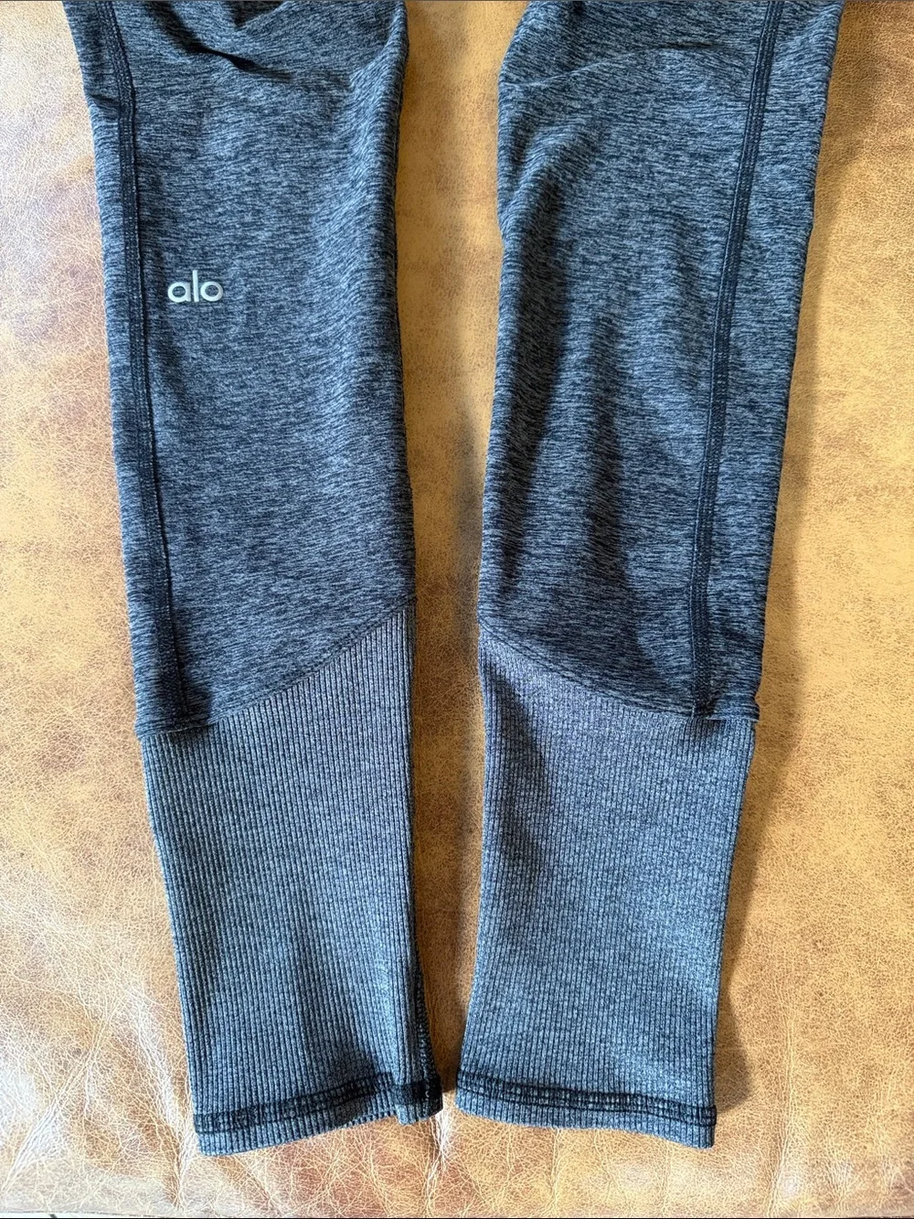 Alo Yoga Alosoft High Rise 24” 7/8 Leggings Sz Small Heather Black Grey